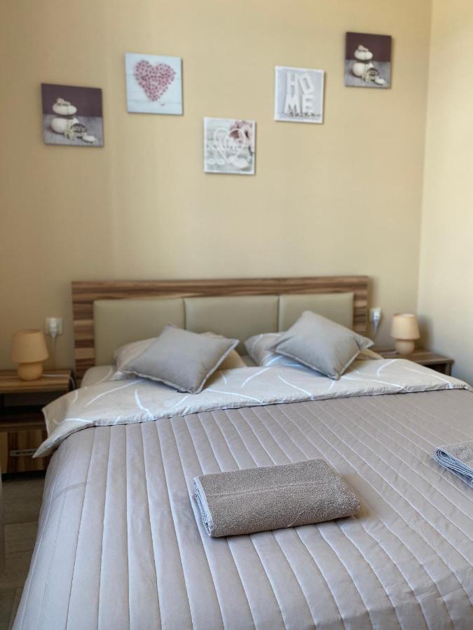 Opera House Apartment Leopoli Esterno foto