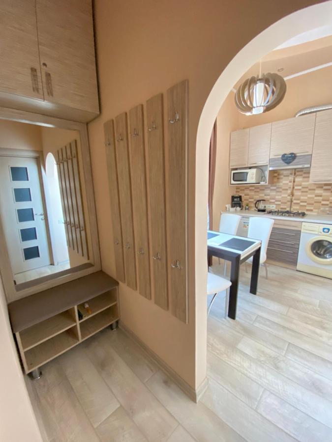 Opera House Apartment Leopoli Esterno foto